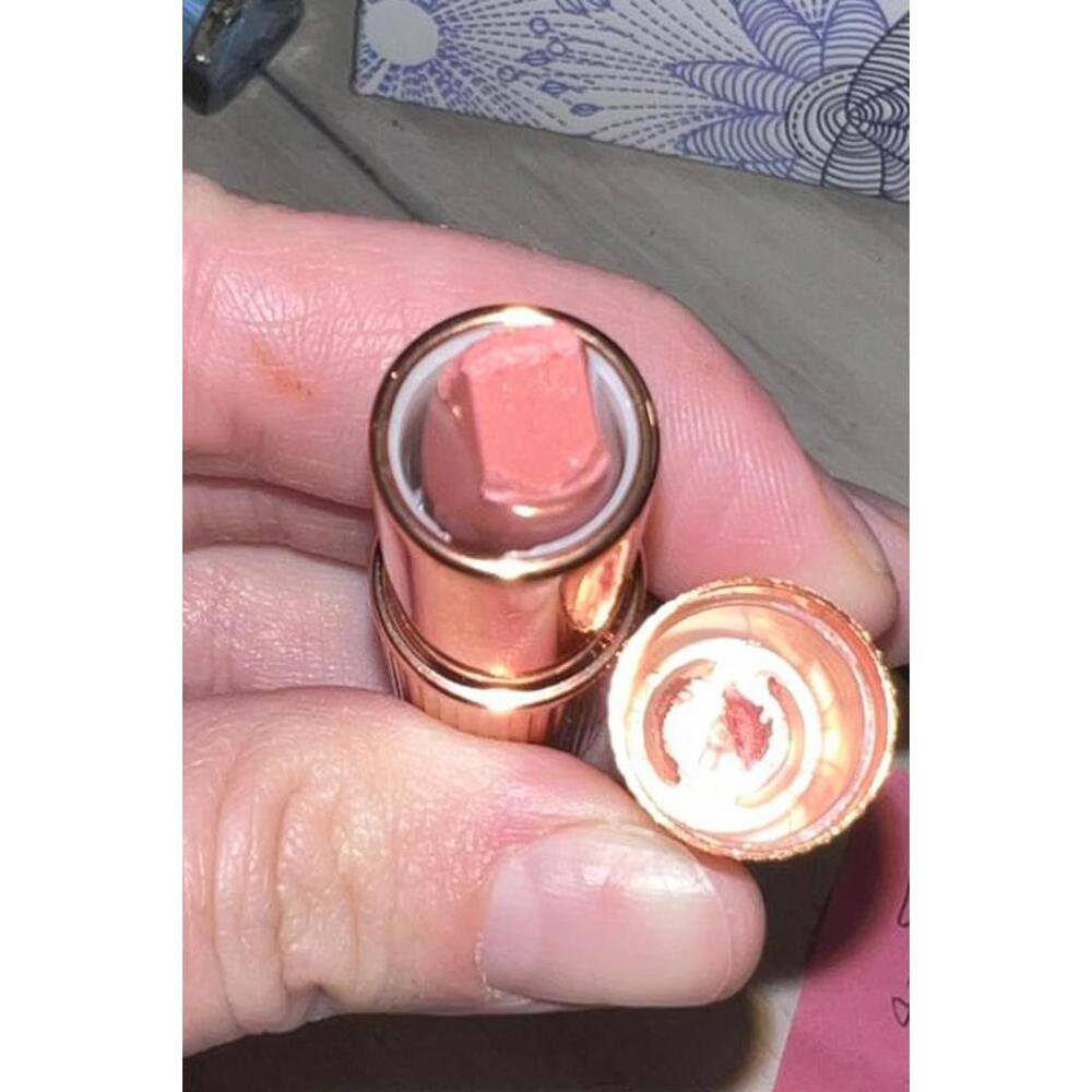 VIRAL Favorites Bundle! Summer Fridays, Thrive, Glow Recipe, Charlotte Tilbury - Picture 8 of 9